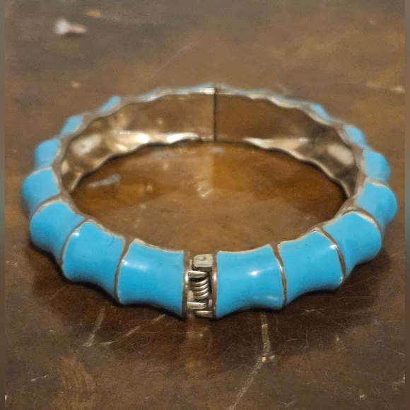 Premier Designs Jewelry Wavy Bracelet Bangle Turquoise And Silver Hinged - Picture 4 of 7
